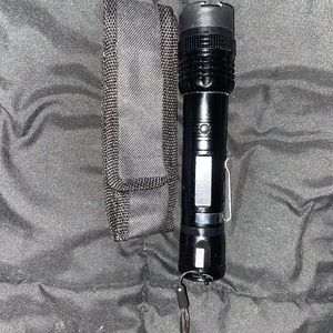 Flashlight taser